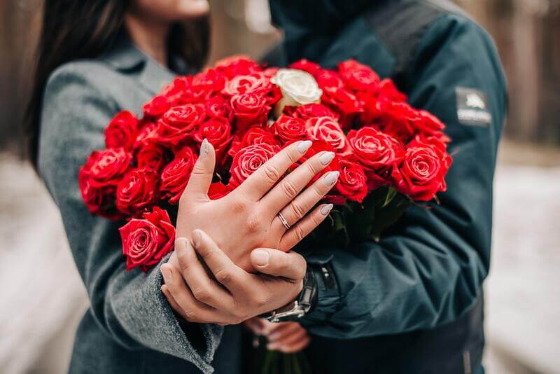 【失敗しない】プロポーズで贈るバラはどこで買う？おすすめ花屋3選！